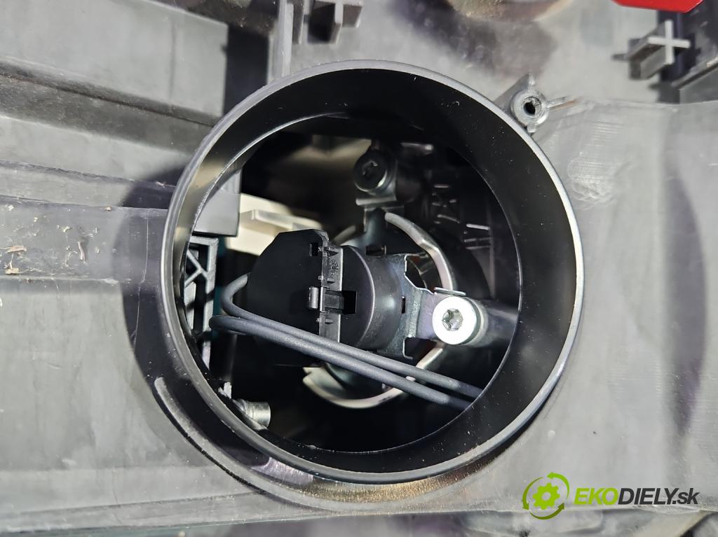 Audi A6 C7 2011-2018 2.0 tdi 177 HP automatic 130 kW 1968 cm3 5- Reflektor: pravý 4G0941044J (Svetlo predné pravé)