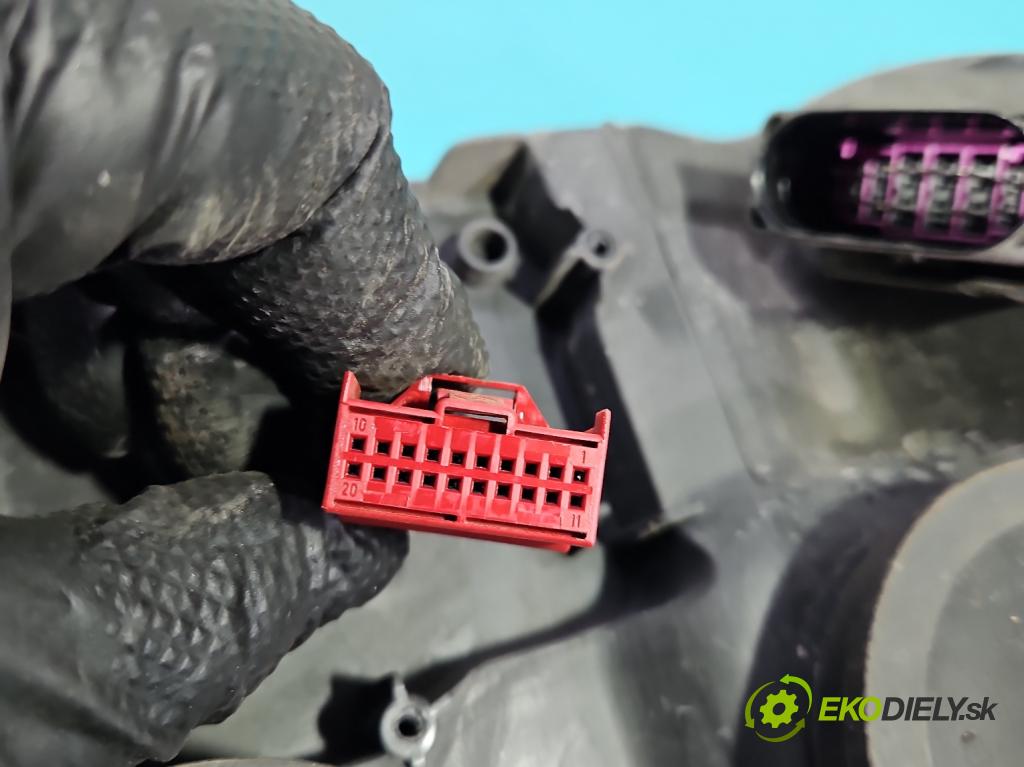 Audi A6 C7 2011-2018 2.0 tdi 177 HP automatic 130 kW 1968 cm3 5- Reflektor: pravý 4G0941044J (Svetlo predné pravé)