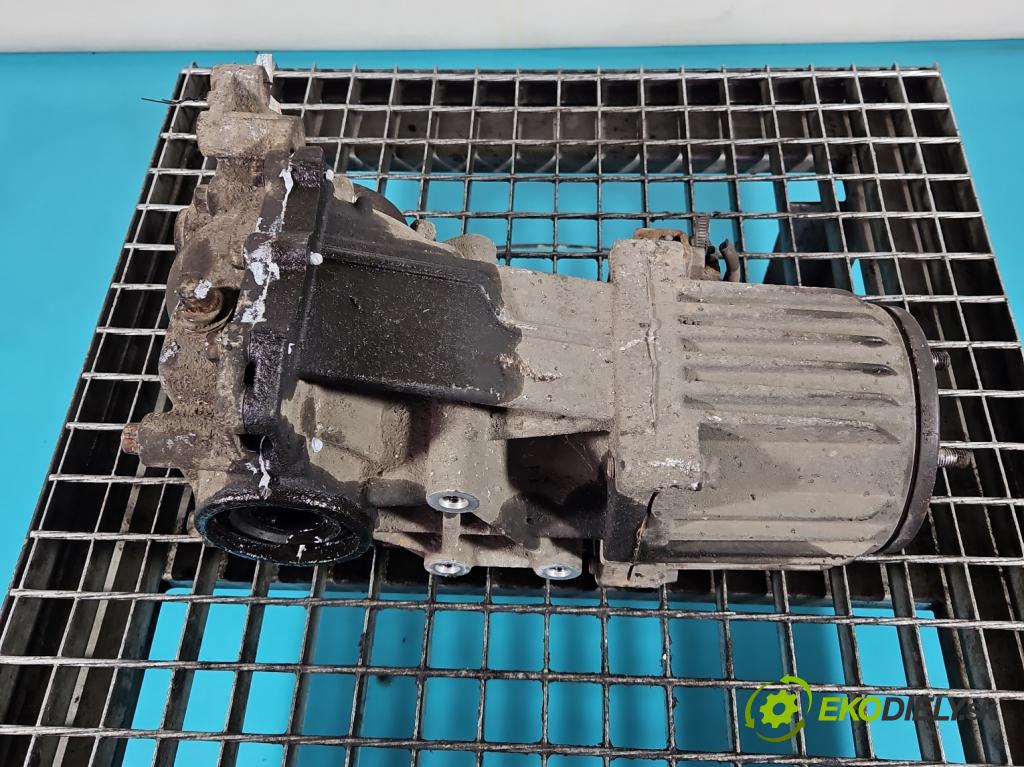 Mitsubishi Outlander II 2006-2013 2.0 DI-D 140 HP manual 103 kW 1968 cm3 5- Most: zadní: 8H20