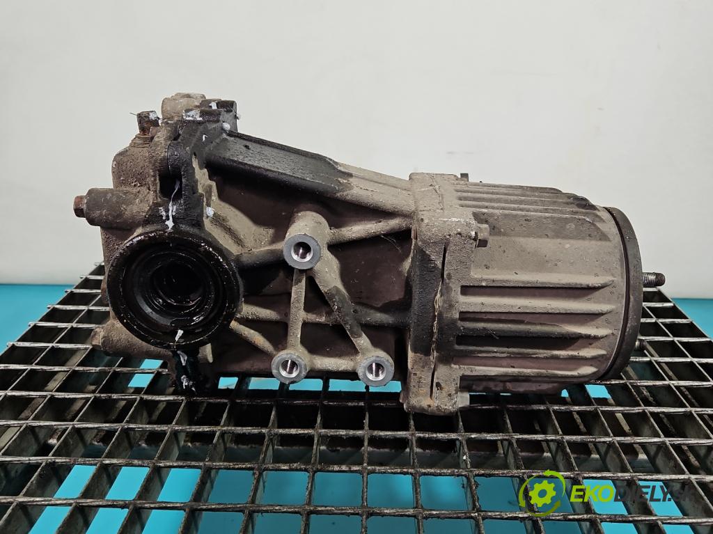 Mitsubishi Outlander II 2006-2013 2.0 DI-D 140 HP manual 103 kW 1968 cm3 5- Most: zadní: 8H20