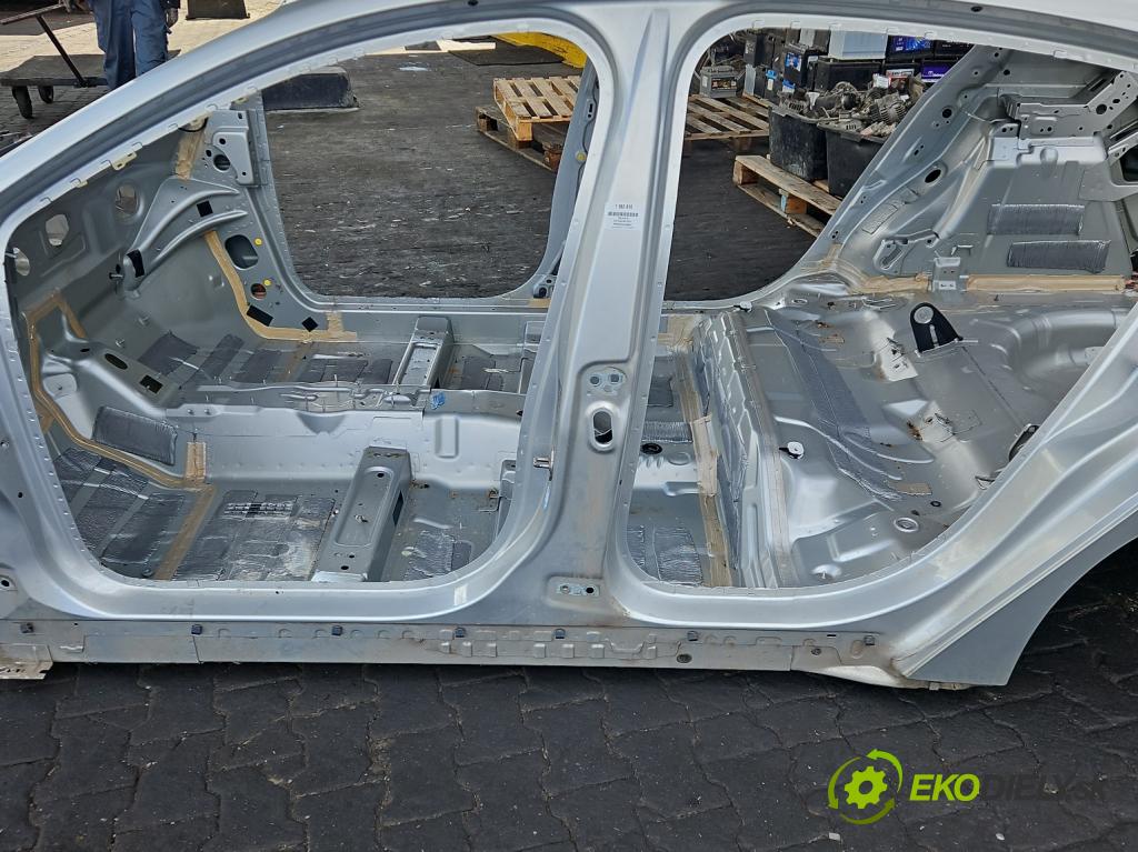 Ford Focus Mk4 2018- 1.0 ecoboost 125 HP manual 92 kW 999 cm3 5- Práh: ľavý  (Karoséria ostatné)