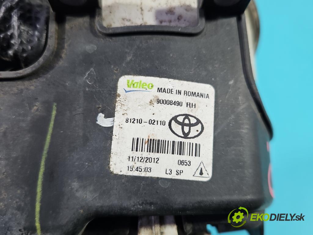 Toyota Verso 2009-2018 2.0 D4D 125 HP manual 92 kW 1998 cm3 5- Halogen pravý 81210-02110 (Kľučka dverí ostatné)