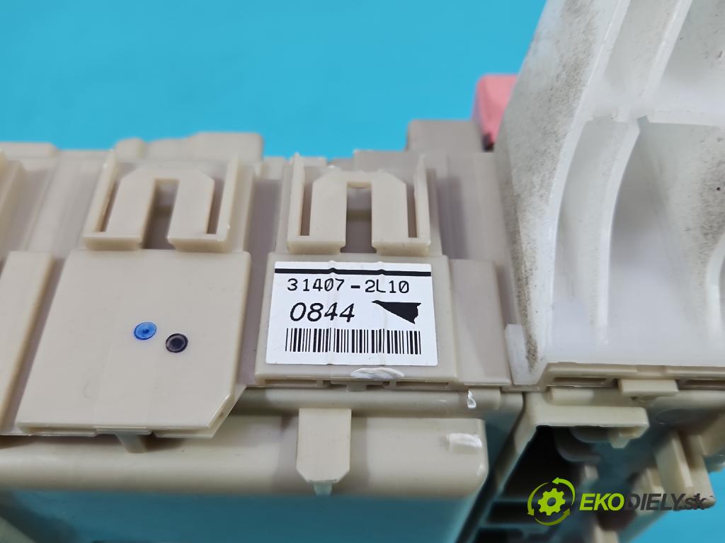 Toyota Verso 2009-2018 2.0 D4D 125 HP manual 92 kW 1998 cm3 5- riadiaca jednotka komfortu 82730-0F290