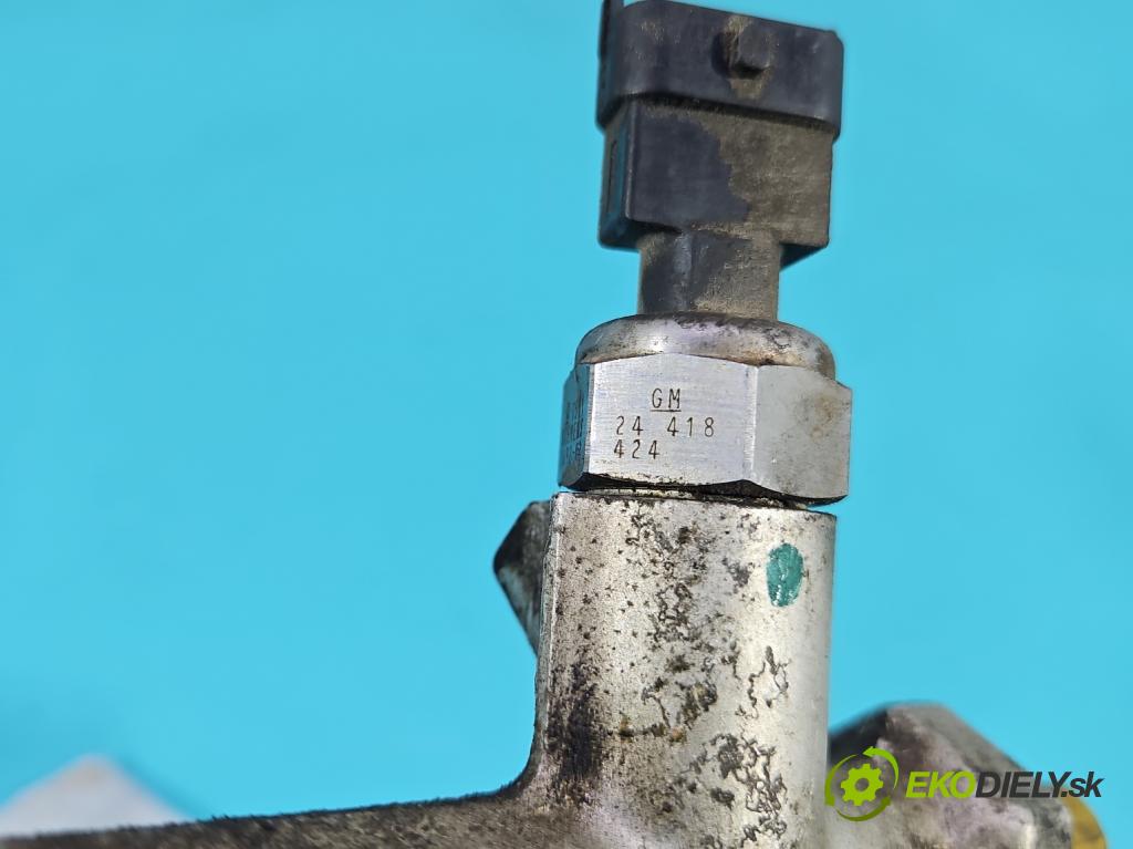 Opel Signum 2.2 16V 155 HP manual 114 kW 2198 cm3 5- vstrek 3860-501 (Vstrekovač paliva)