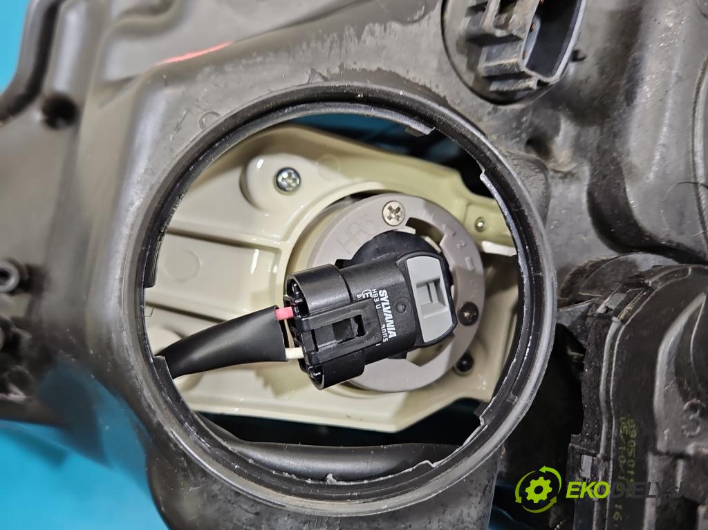 Toyota Verso 2009-2018 2.0 D4D 125 HP manual 92 kW 1998 cm3 5- Reflektor: pravý 81130-0F161-00 (Svetlo predné pravé)