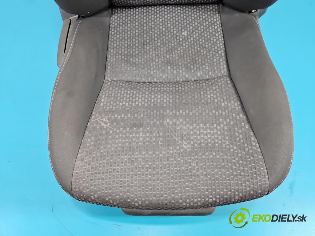 Toyota Verso 2009-2018 2.0 D4D 125 HP manual 92 kW 1998 cm3 5- Sedačka pravý  (Sedadlo)