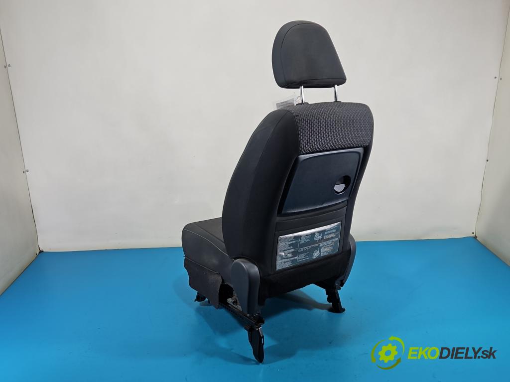 Toyota Verso 2009-2018 2.0 D4D 125 HP manual 92 kW 1998 cm3 5- Sedačka pravý  (Sedadlo)