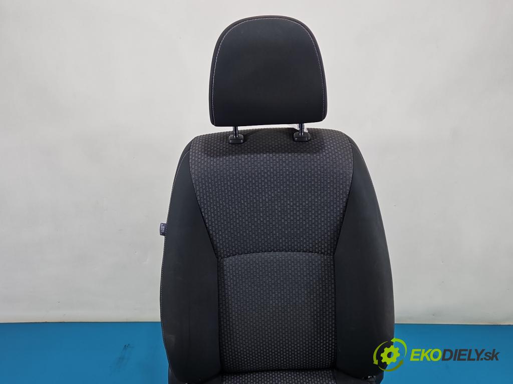 Toyota Verso 2009-2018 2.0 D4D 125 HP manual 92 kW 1998 cm3 5- Sedačka pravý  (Sedadlo)