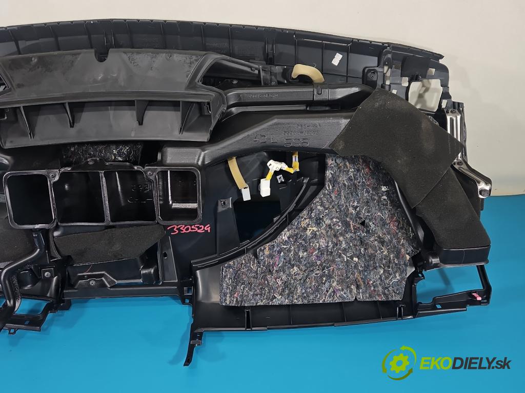 Toyota Verso 2009-2018 2.0 D4D 125 HP manual 92 kW 1998 cm3 5- kokpit,pristrojová doska rozdeľovacia