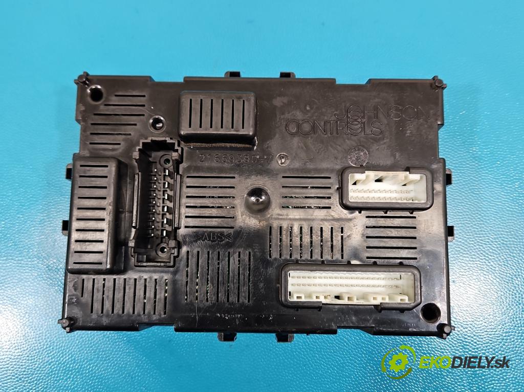 Renault Clio III 2005-2012 1.5 dci 68 HP manual 50 kW 1461 cm3 3- riadiaca jednotka ostatné 8200652285B