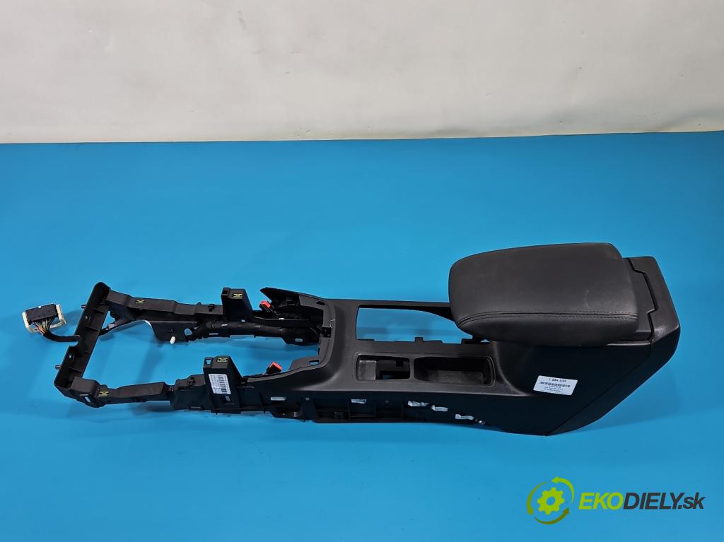 Ford Focus Mk4 2018- 1.0 ecoboost 125 HP manual 92 kW 999 cm3 5- operadlo  (Lakťová opierka)