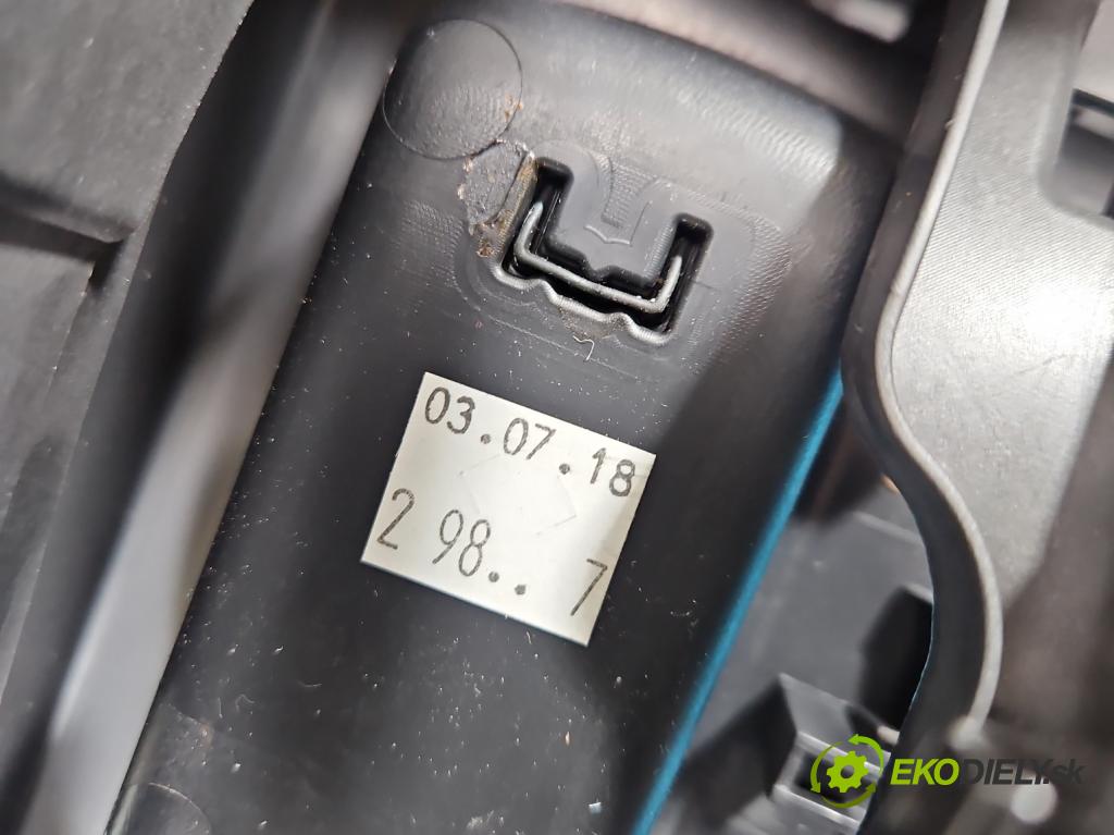 Ford Focus Mk4 2018- 1.0 ecoboost 125 HP manual 92 kW 999 cm3 5- operadlo  (Lakťová opierka)