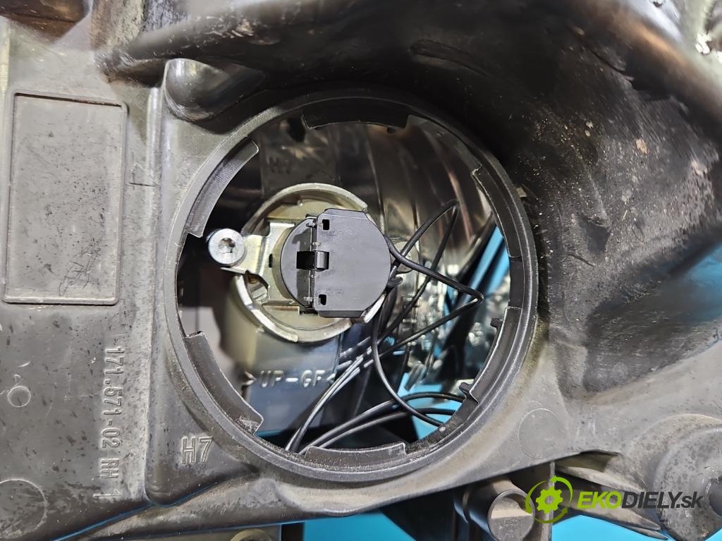 Opel Astra IV 2009-2015 1.4 T 140 HP manual 103 kW 1364 cm3 4- Reflektor: pravý 13371596 (Svetlo predné pravé)