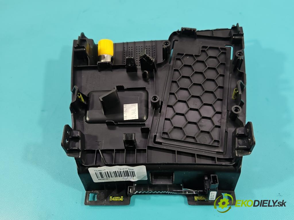 Ford Focus Mk4 2018- 1.0 ecoboost 125 HP manual 92 kW 999 cm3 5- kryt plast JX7B-A048W42-A