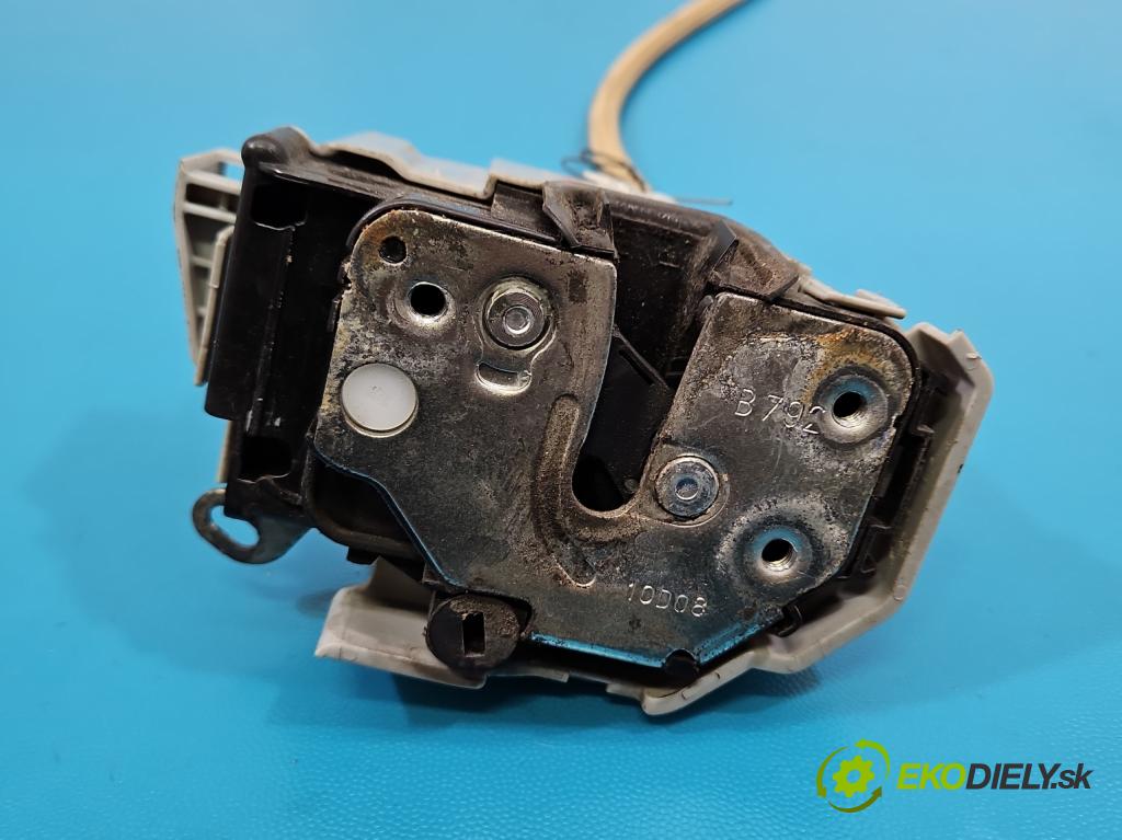 Fiat Bravo II 2007-2014 1.6 jtd 120 HP manual 88 kW 1598 cm3 5- zámok predné pravý 51827955