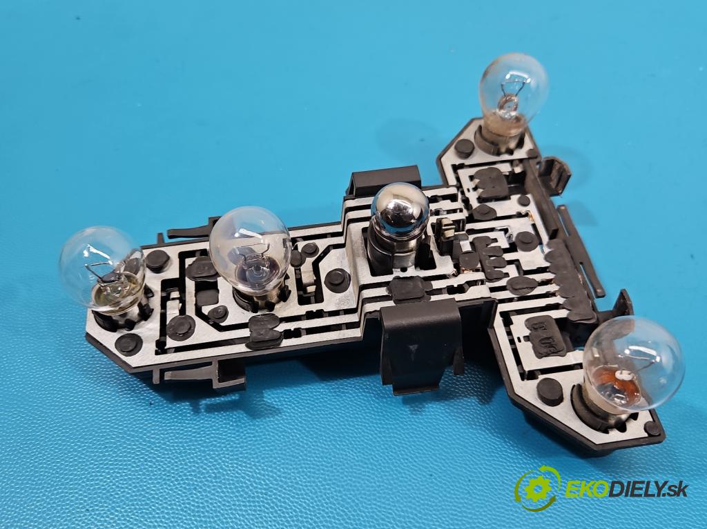 Vw Golf IV 1997-2003 1.9 tdi 101 HP manual 74 kW 1896 cm3 5- svetlo / reflektor zadné ľavé 1J6945257 (Kľučka dverí ostatné)