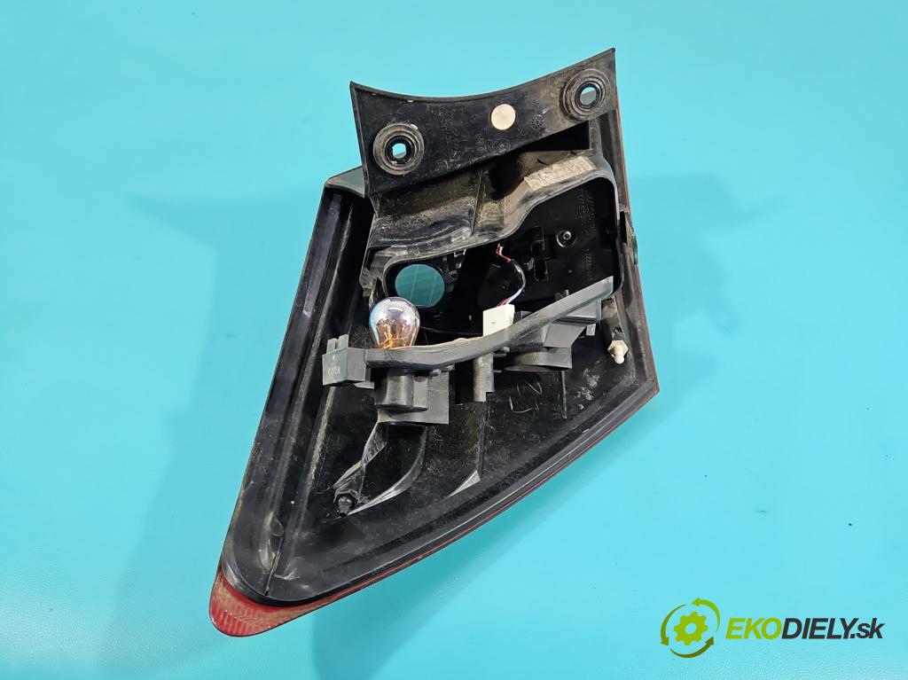 Nissan Qashqai I J10 2006-2013 1.6 16V 114 HP manual 84 kW 1598 cm3 5- svetlo / reflektor zadné pravé  (Kľučka dverí ostatné)