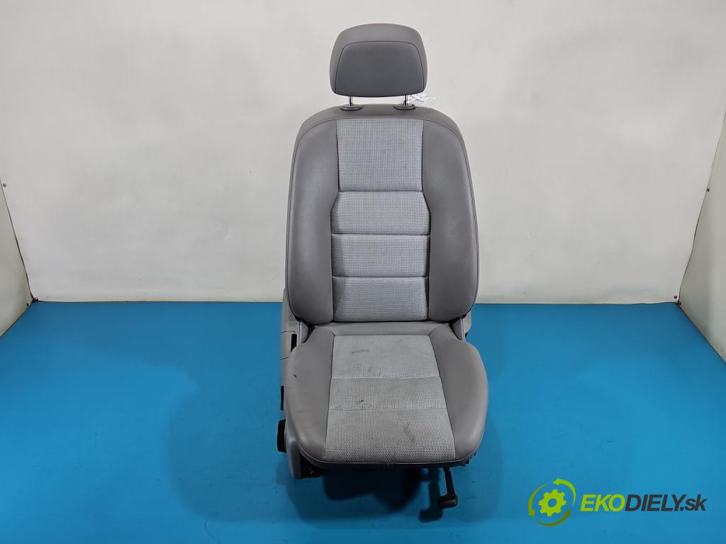 Mercedes C W204 2007-2014 2.2 CDI 136 HP manual 100 kW 2148 cm3 4- Sedačka pravý  (Sedadlo)
