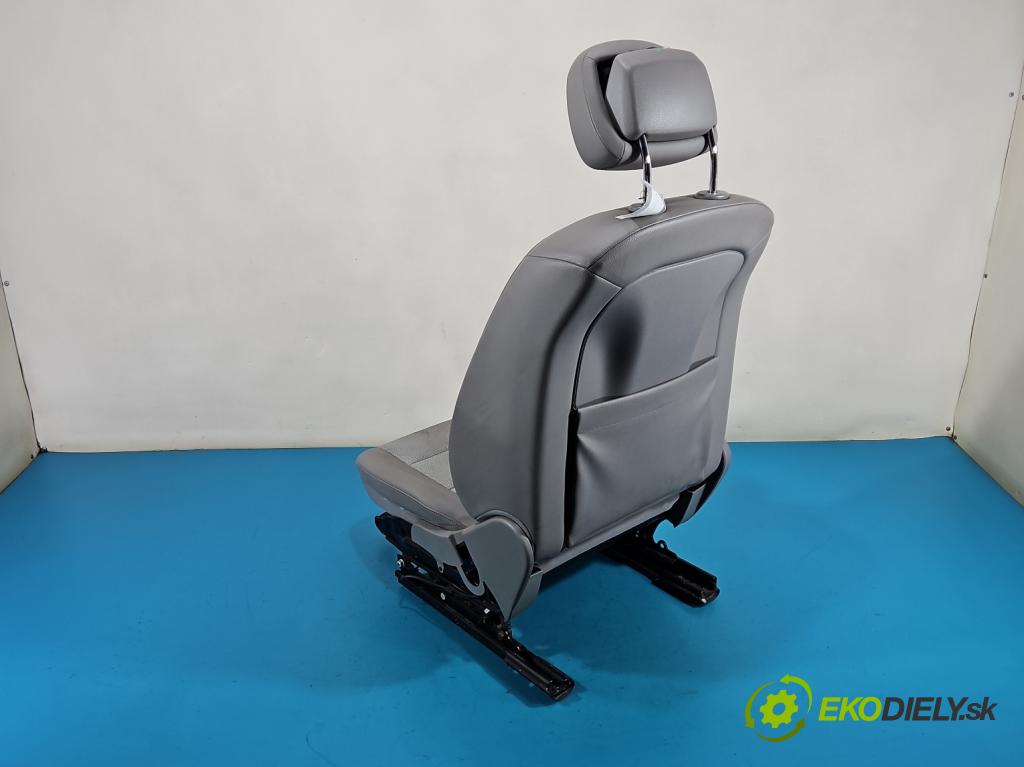 Mercedes C W204 2007-2014 2.2 CDI 136 HP manual 100 kW 2148 cm3 4- Sedačka pravý  (Sedadlo)