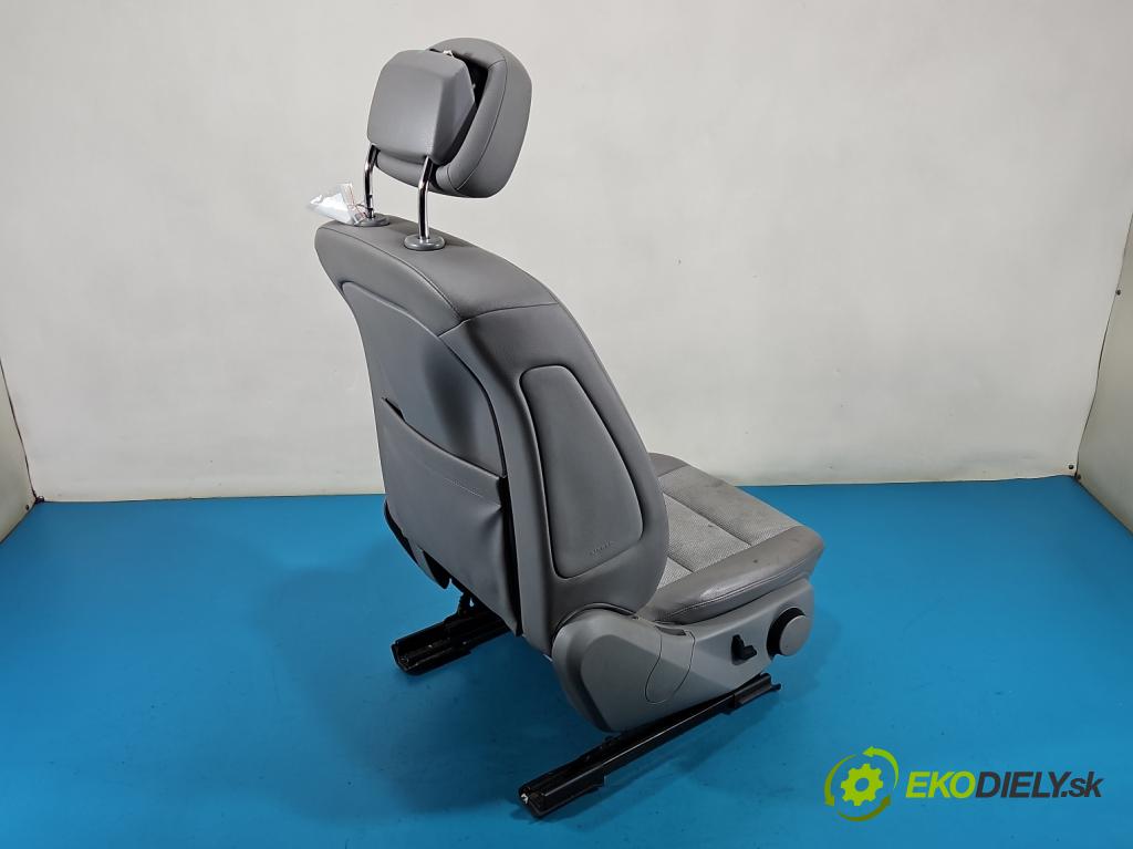 Mercedes C W204 2007-2014 2.2 CDI 136 HP manual 100 kW 2148 cm3 4- Sedačka pravý  (Sedadlo)