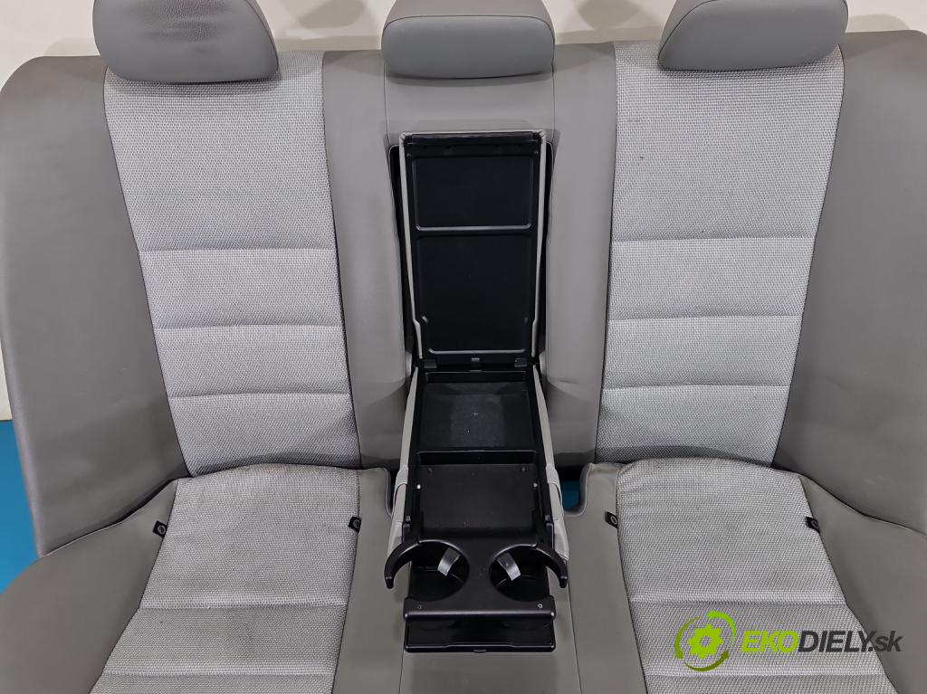 Mercedes C W204 2007-2014 2.2 CDI 136 HP manual 100 kW 2148 cm3 4- Pohovka: zadné (Sedadlo)