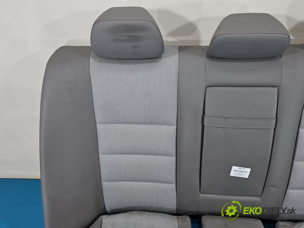 Mercedes C W204 2007-2014 2.2 CDI 136 HP manual 100 kW 2148 cm3 4- Pohovka: zadné (Sedadlo)