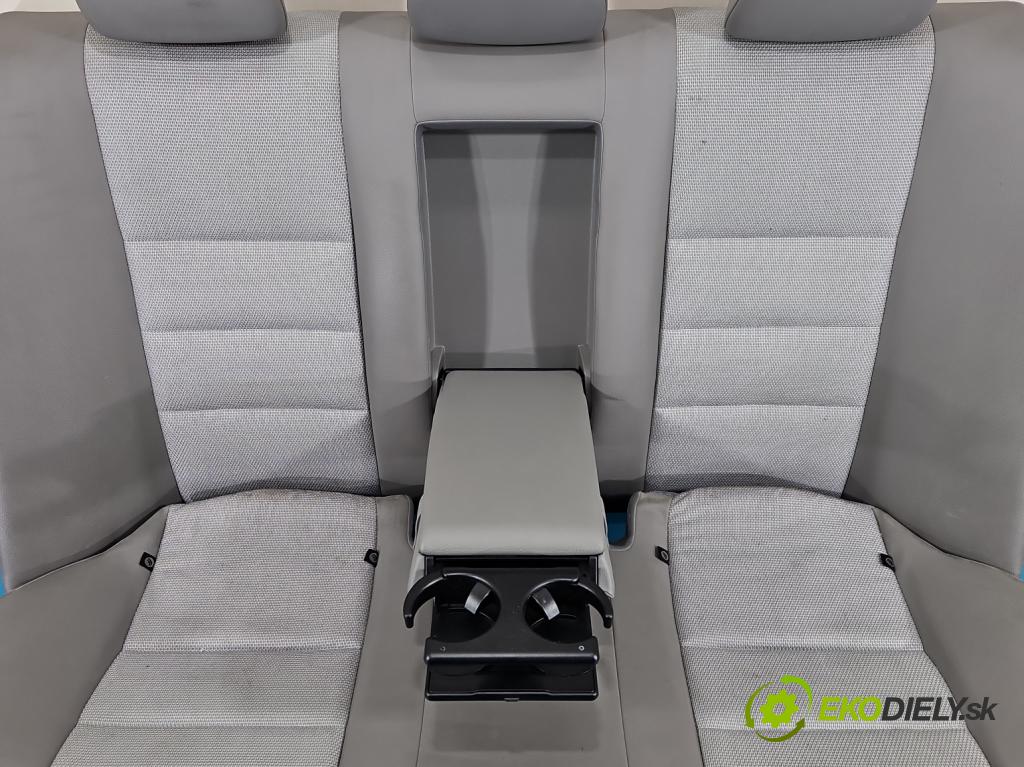 Mercedes C W204 2007-2014 2.2 CDI 136 HP manual 100 kW 2148 cm3 4- Pohovka: zadné (Sedadlo)