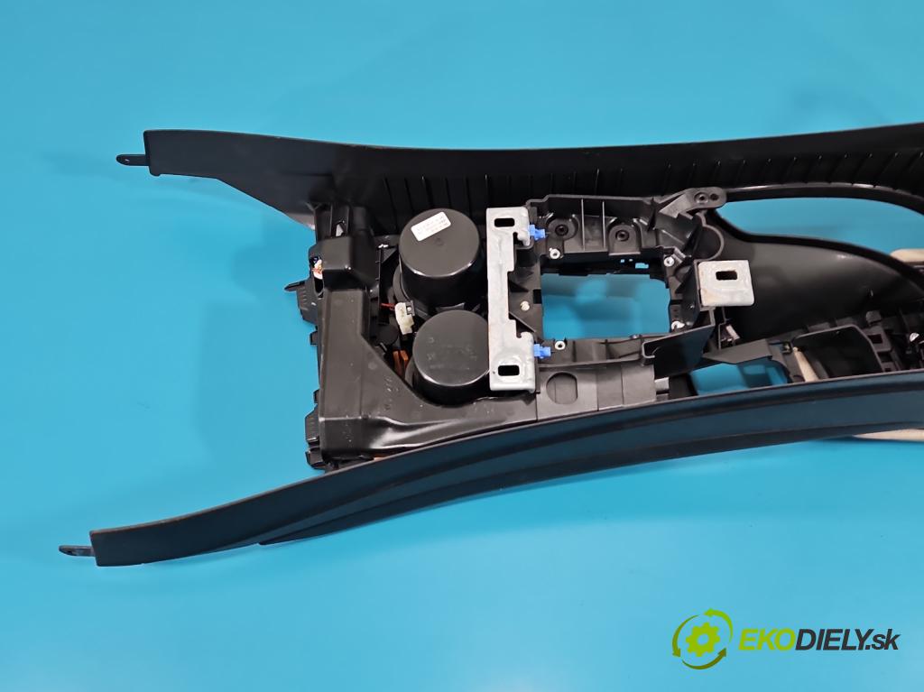 Bmw 3 F30 2011-2018 2.0d 184hp automatic 135 kW 1995 cm3 5- operadlo 9235473 (Lakťová opierka)