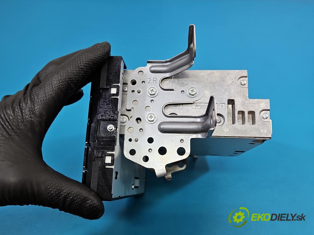 Toyota Auris II 2012-2018 1.6 16V 132  HP manual 97 kW 1598 cm3 5- Radio originál 86120-02J60