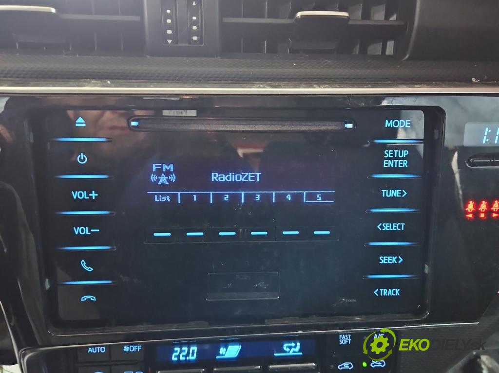 Toyota Auris II 2012-2018 1.6 16V 132  HP manual 97 kW 1598 cm3 5- Radio originál 86120-02J60