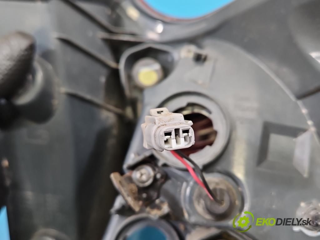 Toyota Auris II 2012-2018 1.6 16V 132 hp manual 97 kW 1598 cm3 5- světlo zadní levé blatník: