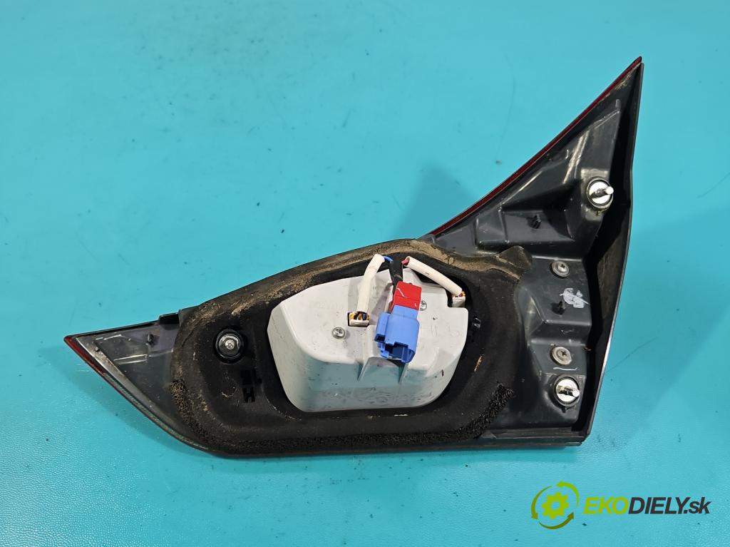 Toyota Auris II 2012-2018 1.6 16V 132 hp manual 97 kW 1598 cm3 5- světlo zadní levé kufrových dveří 02-344
