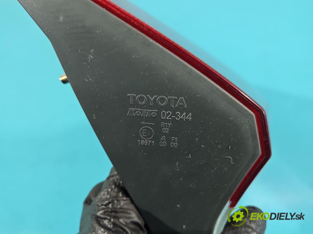 Toyota Auris II 2012-2018 1.6 16V 132 hp manual 97 kW 1598 cm3 5- světlo zadní levé kufrových dveří 02-344