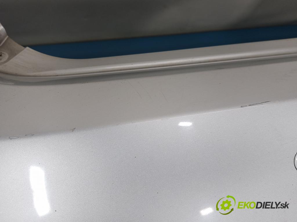 Ford Focus Mk4 2018- 1.0 ecoboost 125 HP manual 92 kW 999 cm3 5- nárazník zadné  (Kľučka dverí ostatné)