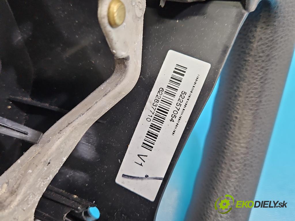 Toyota Auris II 2012-2018 1.6 16V 132  HP manual 97 kW 1598 cm3 5- volant  (Volant)