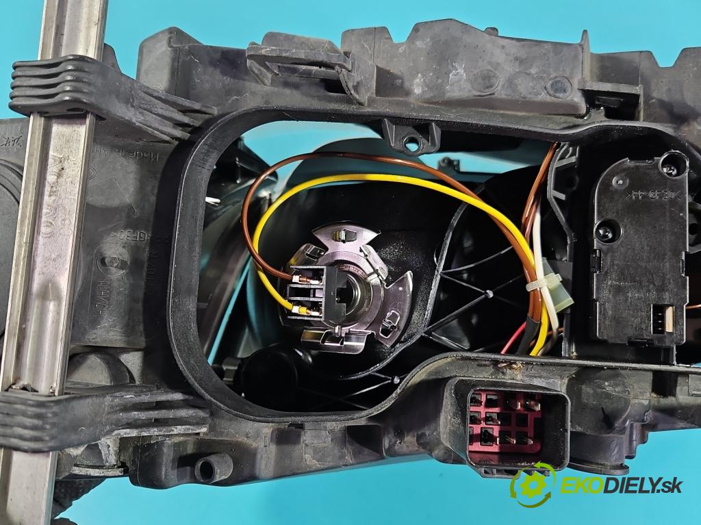 Volvo V70 III 2007-2016 2.0 D4 181KM manual 133 kW 1969 cm3 5- Reflektor: pravý 31420020 (Svetlo predné pravé)