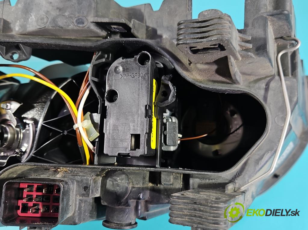 Volvo V70 III 2007-2016 2.0 D4 181KM manual 133 kW 1969 cm3 5- Reflektor: pravý 31420020 (Svetlo predné pravé)