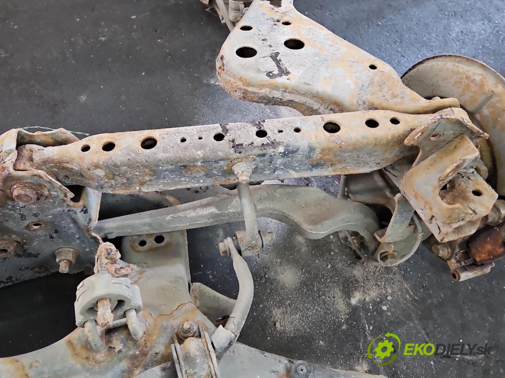Nissan Qashqai I J10 2006-2013 1.6 16V 114 HP manual 84 kW 1598 cm3 5- zadna výstuha  (Výstuha zadná)
