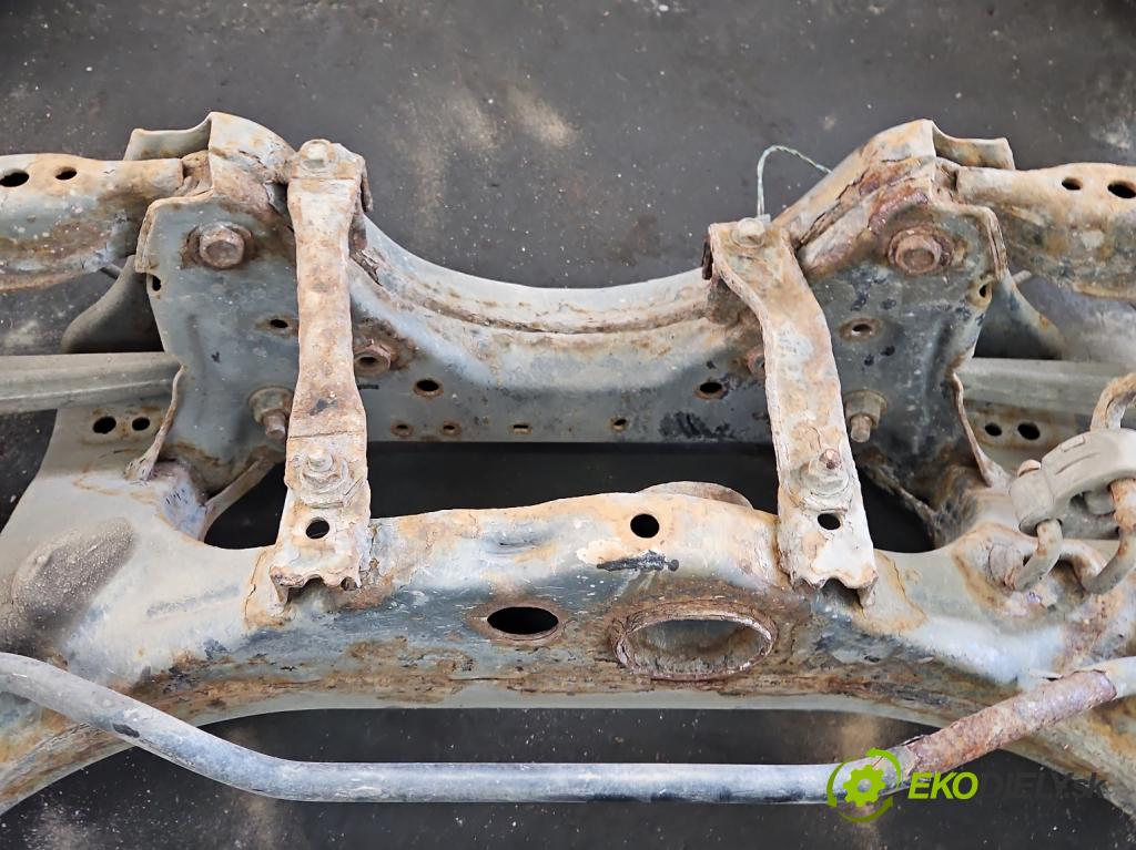 Nissan Qashqai I J10 2006-2013 1.6 16V 114 HP manual 84 kW 1598 cm3 5- zadna výstuha  (Výstuha zadná)