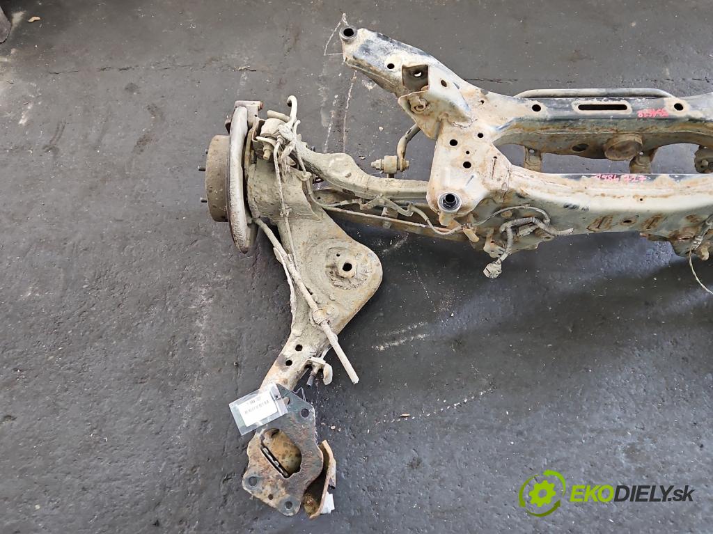 Nissan Qashqai I J10 2006-2013 1.6 16V 114 HP manual 84 kW 1598 cm3 5- zadna výstuha  (Výstuha zadná)