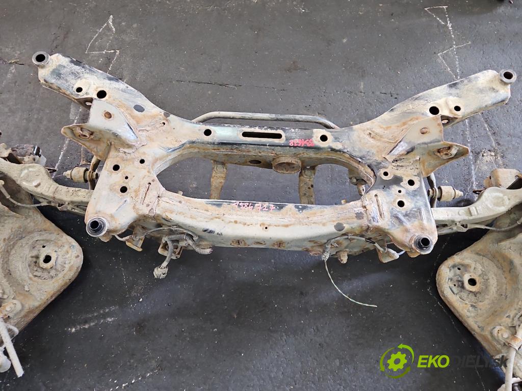 Nissan Qashqai I J10 2006-2013 1.6 16V 114 HP manual 84 kW 1598 cm3 5- zadna výstuha  (Výstuha zadná)