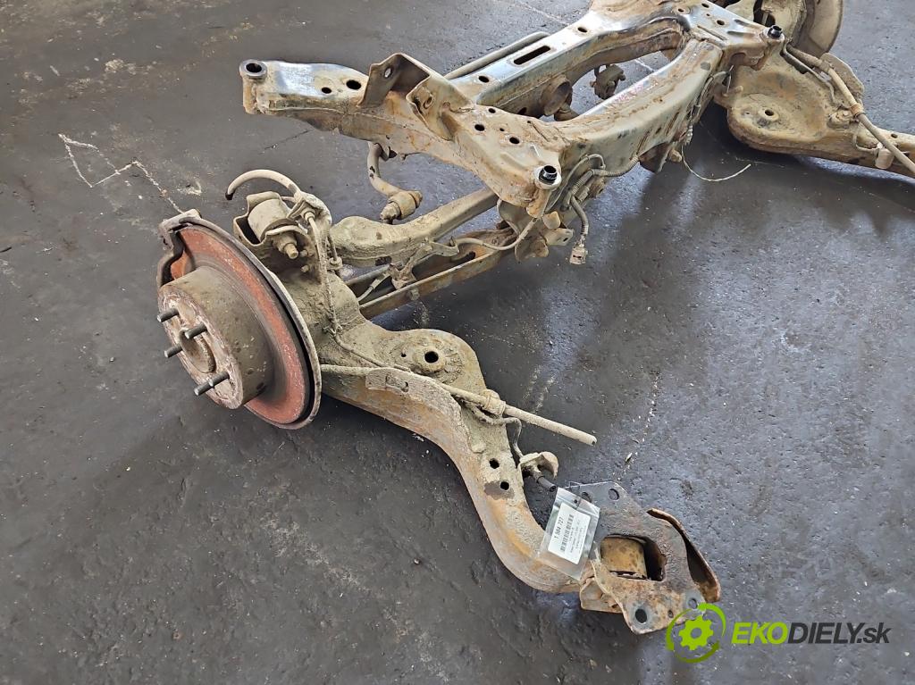 Nissan Qashqai I J10 2006-2013 1.6 16V 114 HP manual 84 kW 1598 cm3 5- zadna výstuha  (Výstuha zadná)