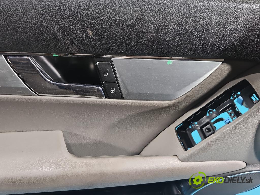 Mercedes C W204 2007-2014 2.2 CDI 136 HP manual 100 kW 2148 cm3 4- Čalounictví: dvere predné ľavé
