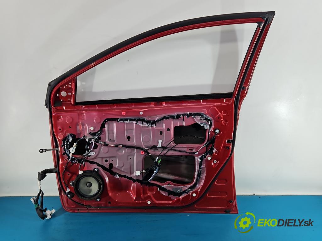 Toyota Auris II 2012-2018 1.6 16V 132  HP manual 97 kW 1598 cm3 5- dvere predné pravé  (Kľučka dverí ostatné)