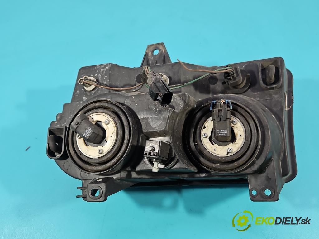 Chrysler 300c 3.0 CRD 218 HP automatic 160 kW 2987 cm3 4- Reflektor: pravý 4600250599 (Svetlo predné pravé)