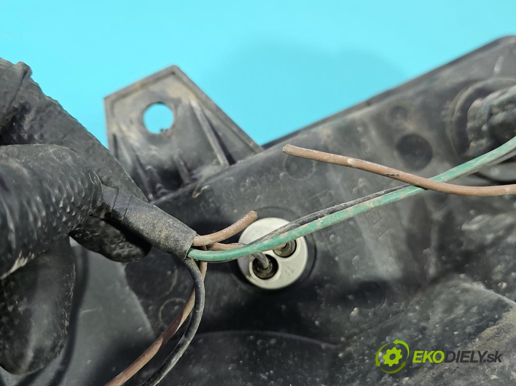 Chrysler 300c 3.0 CRD 218 HP automatic 160 kW 2987 cm3 4- Reflektor: pravý 4600250599 (Svetlo predné pravé)