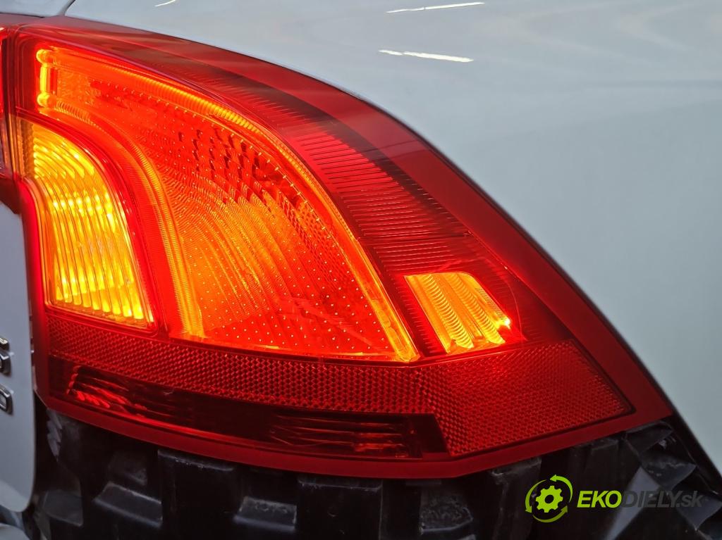 Volvo S60 II 2010-2018 2.5 T5 250 HP automatic 184 kW 2497 cm3 4- svetlo / reflektor zadné pravé 30796268 (Kľučka dverí ostatné)