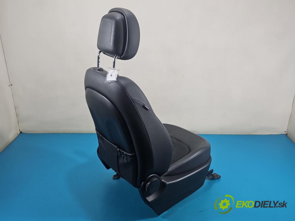 Hyundai Ix35 2.0 crdi 184hp manual 135 kW 1995 cm3 5- sedačke: komplet 