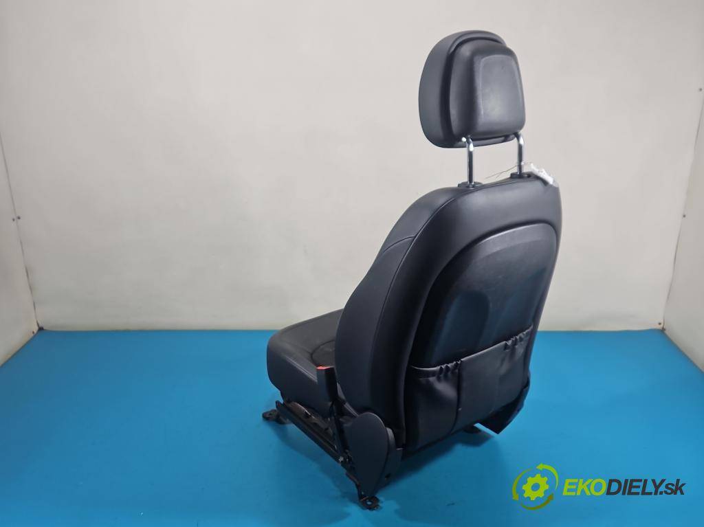 Hyundai Ix35 2.0 crdi 184hp manual 135 kW 1995 cm3 5- sedačke: komplet