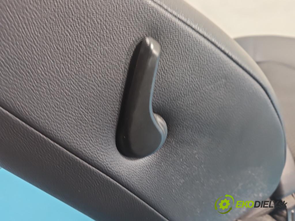 Hyundai Ix35 2.0 crdi 184hp manual 135 kW 1995 cm3 5- sedačke: komplet